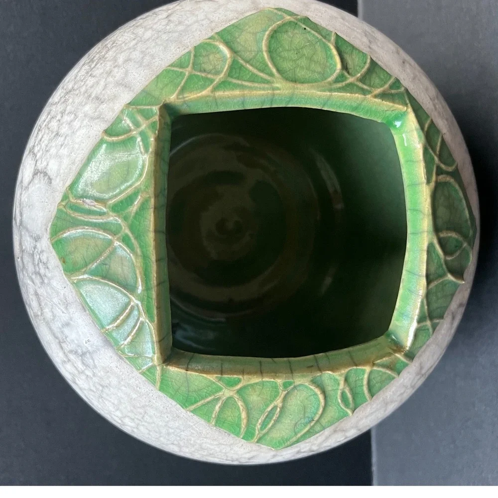 Handcrafted Pottery‎ Vase, Green Leaf Decor Textured crackle Off White  signed